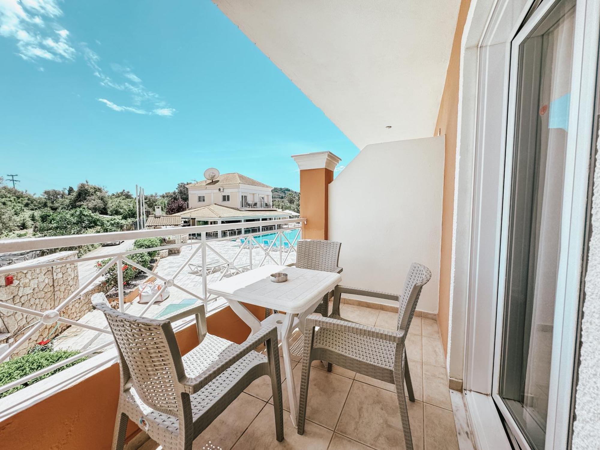 Kavos Plaza Hotel 外观 照片